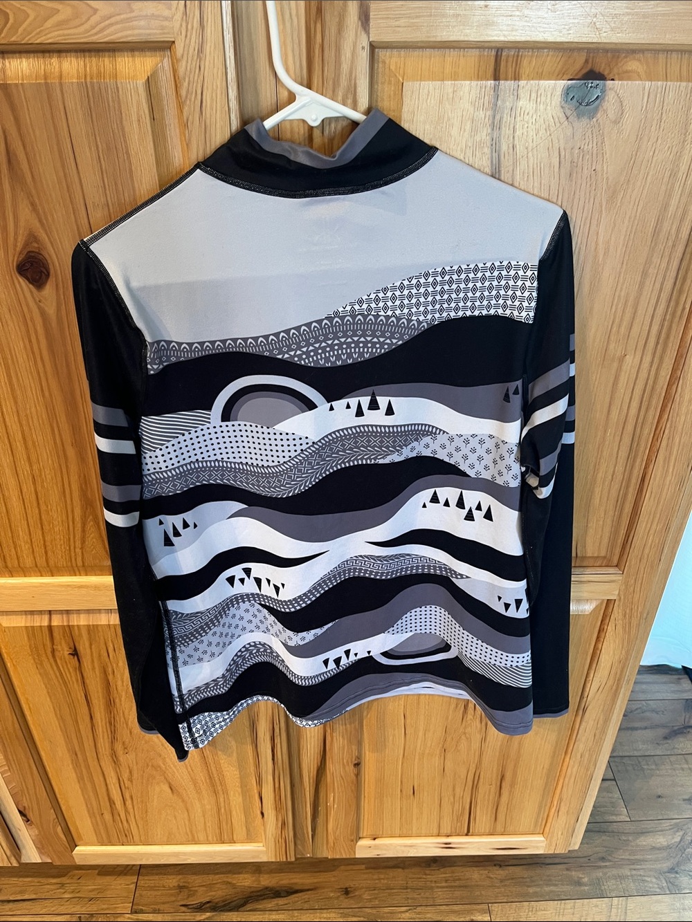 KRIMSON KLOVER Black & White Graphic Quarter-Zip Pullover, size L - Picture 2 of 5
